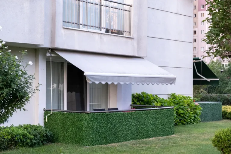 Store extérieur balcon